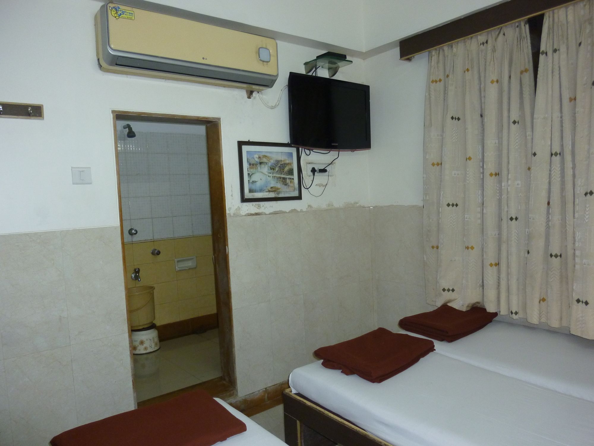 Фото Basera Hotel