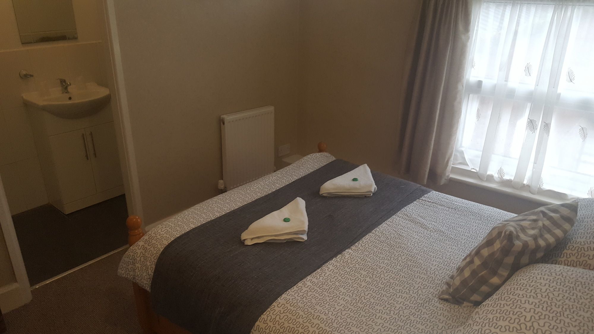 Фото Newholme Hotel