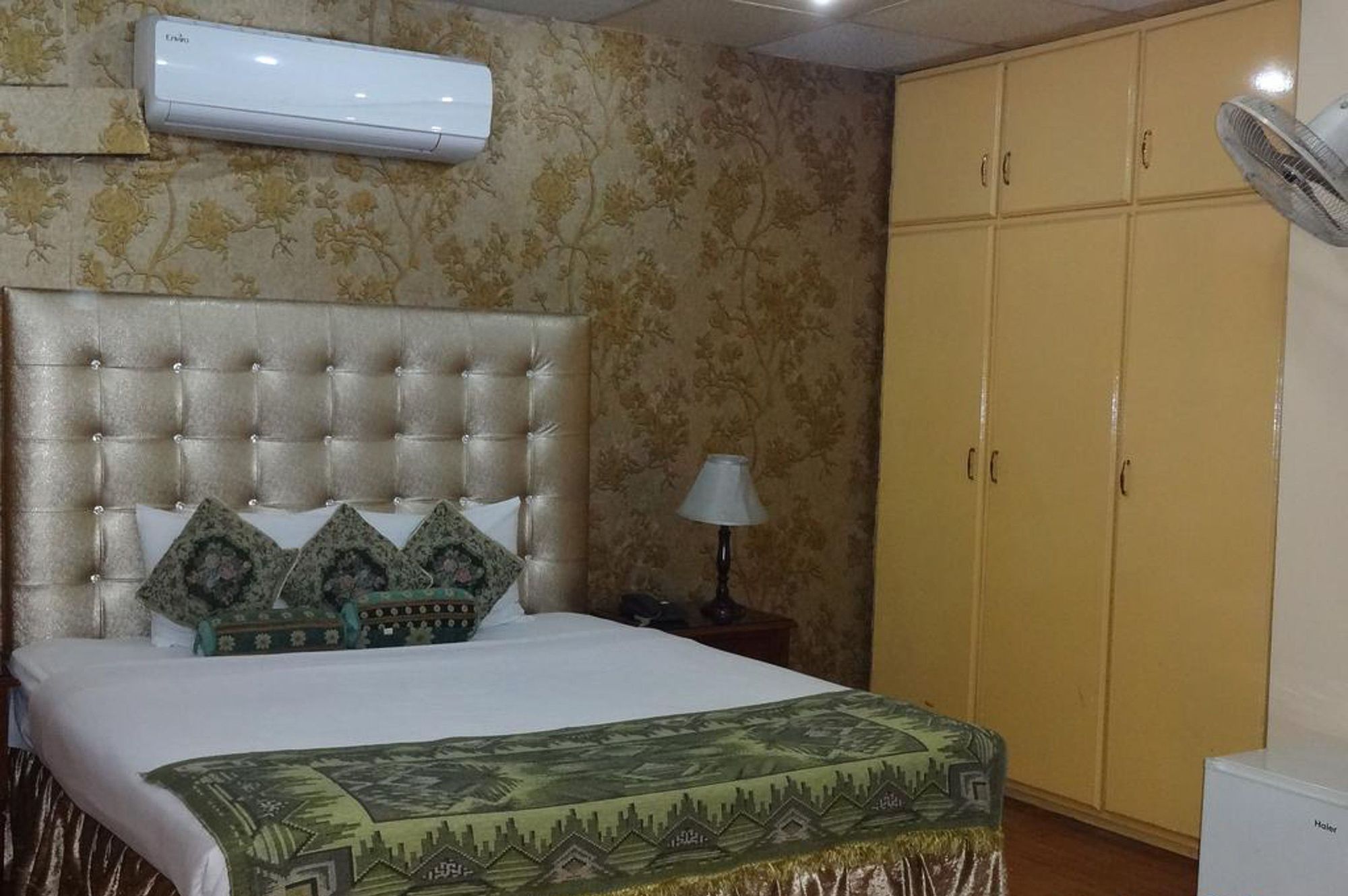 Фото Mall View Hotel