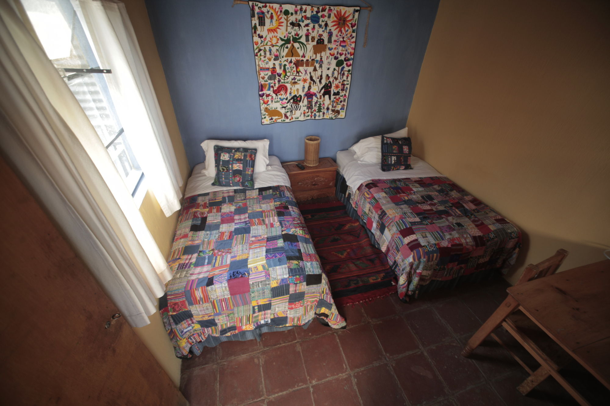 Фото Yellow House - Hostel