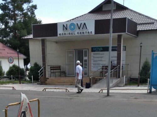 Түкті письки бар жетілген әйелдер оны жас жігіттерге береді