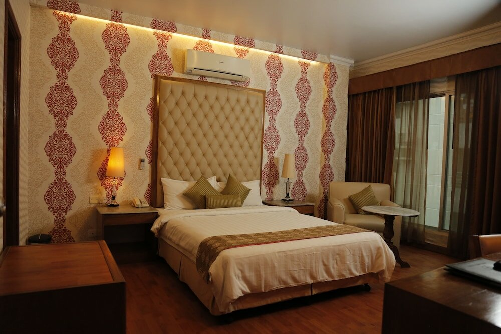 Фото Hotel Swiss Garden