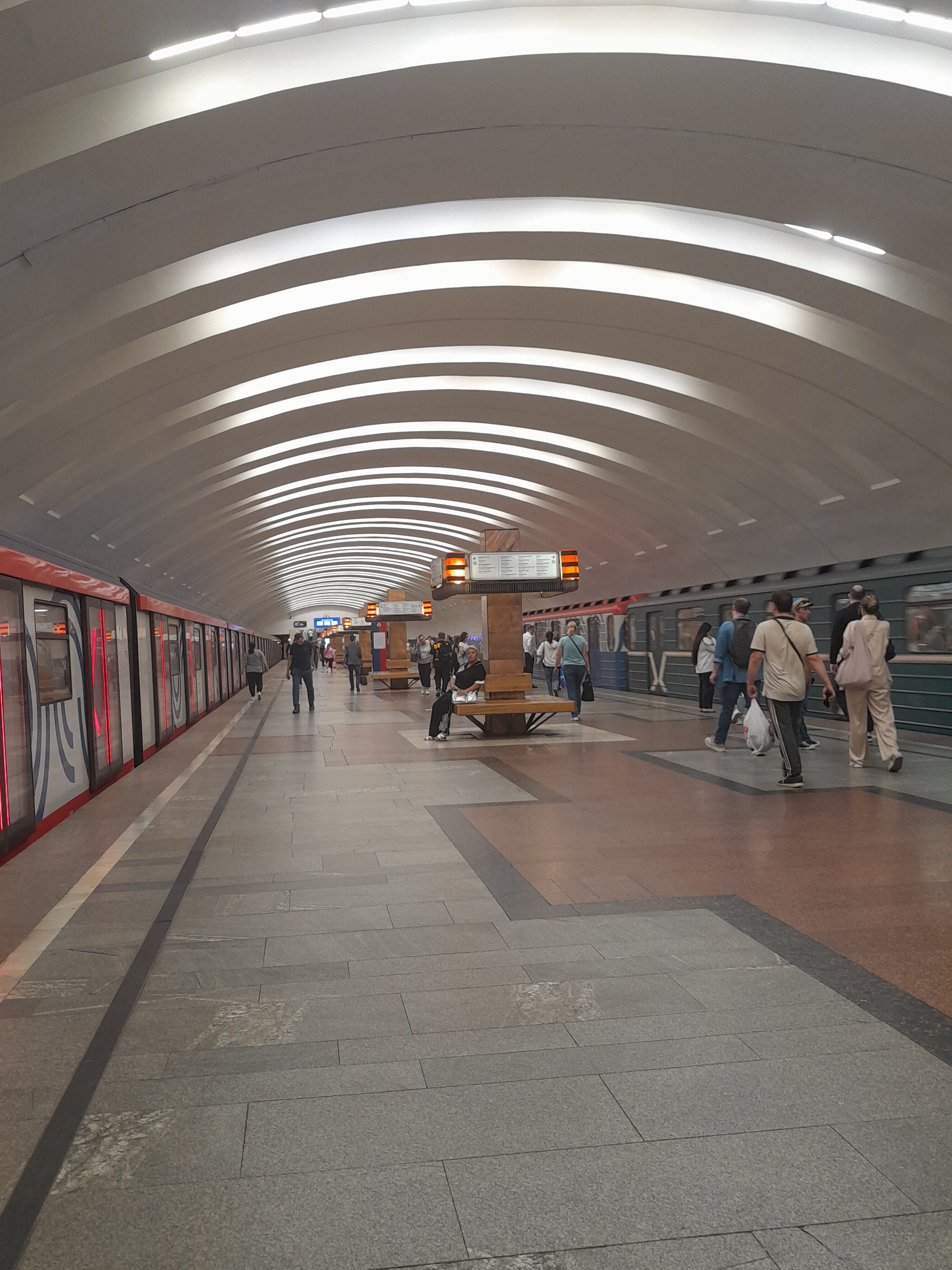 Интернетте үйдегі жыныстық қатынас туралы бейнелерді қараңыз