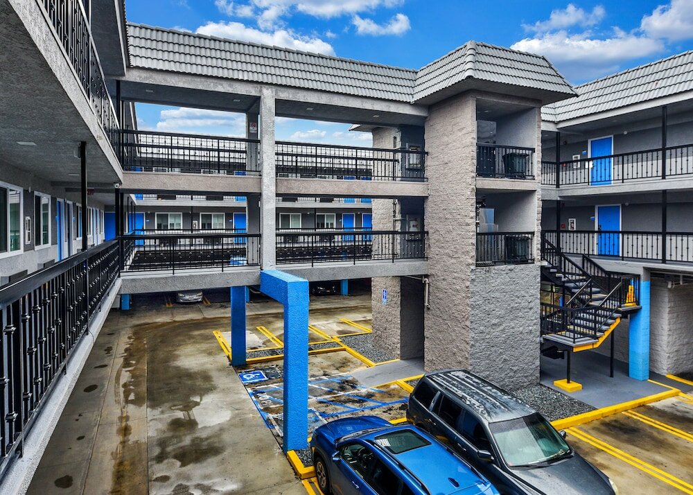 Фото Hollywood Inn Express Lax