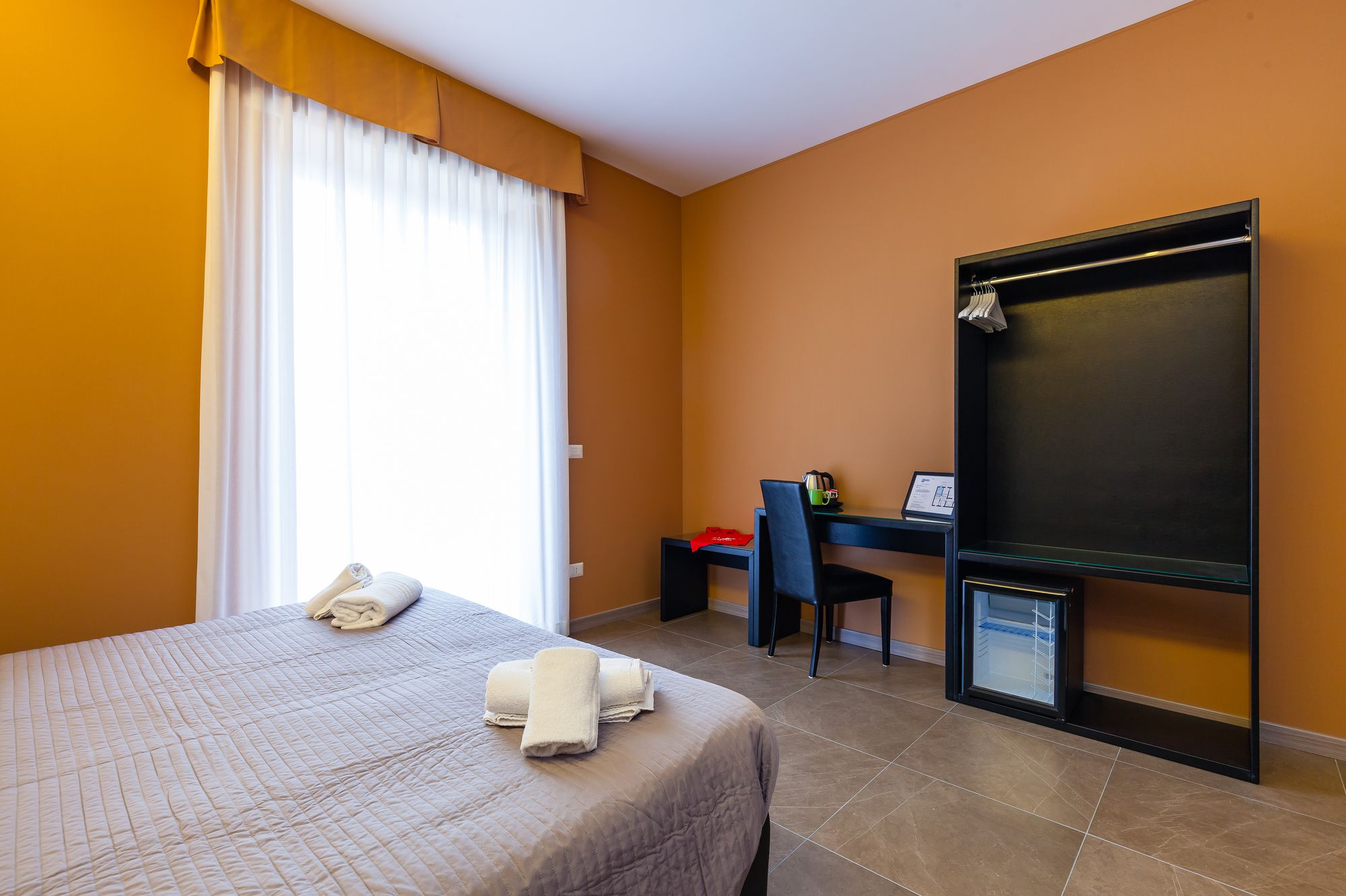 Фото Bh Napoli Railway