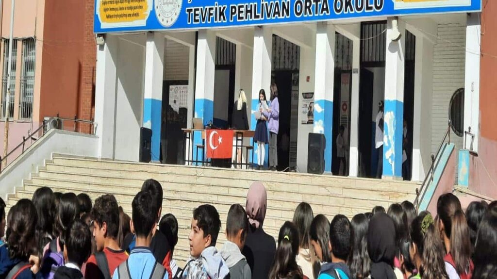 School Martyr Gendarmerie Lieutenant Tevfik Pehlivan Middle School, Diyarbakir, photo