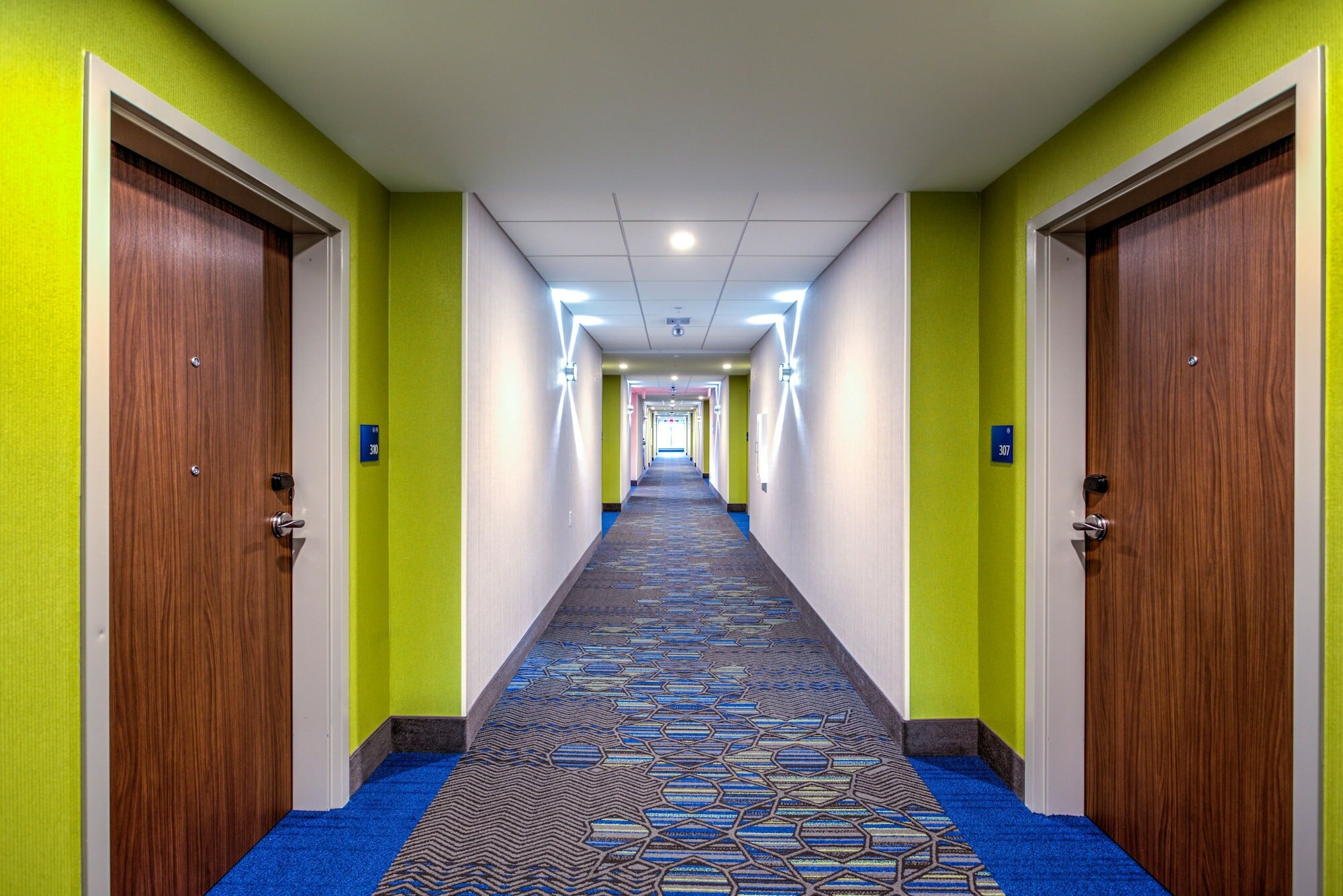 Фото Holiday Inn Express & Suites Reedsville - State Coll Area, an Ihg Hotel