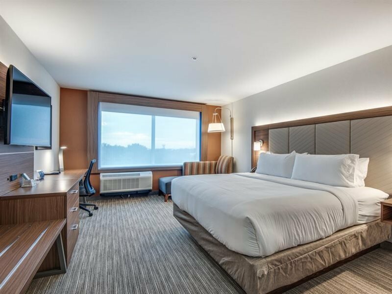 Фото Holiday Inn Express & Suites Dallas North - Addison, an Ihg Hotel