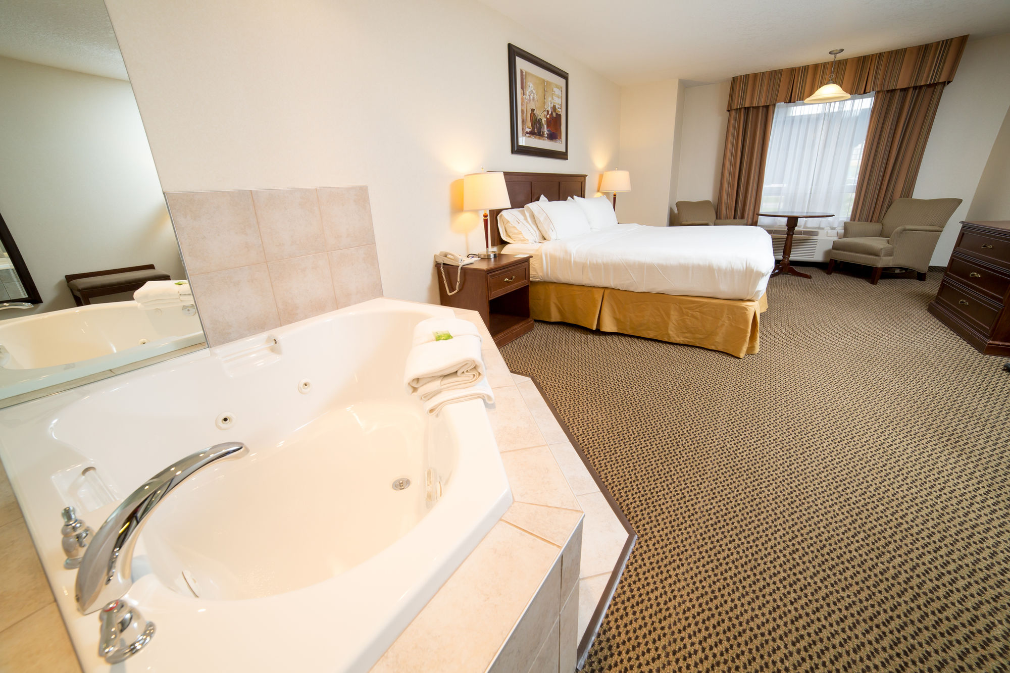 Фото Holiday Inn Express & Suites Drayton Valley