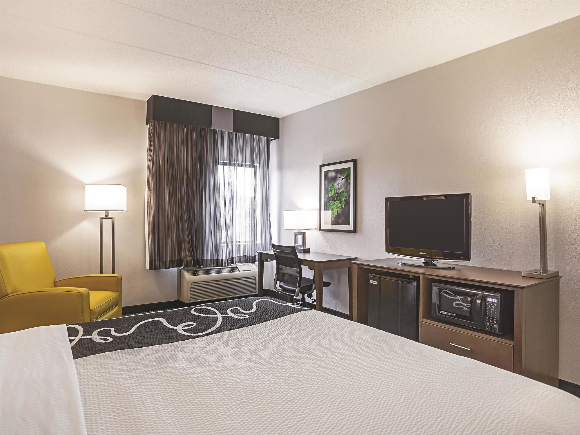 Фото La Quinta Inn & Suites by Wyndham Baltimore N White Marsh