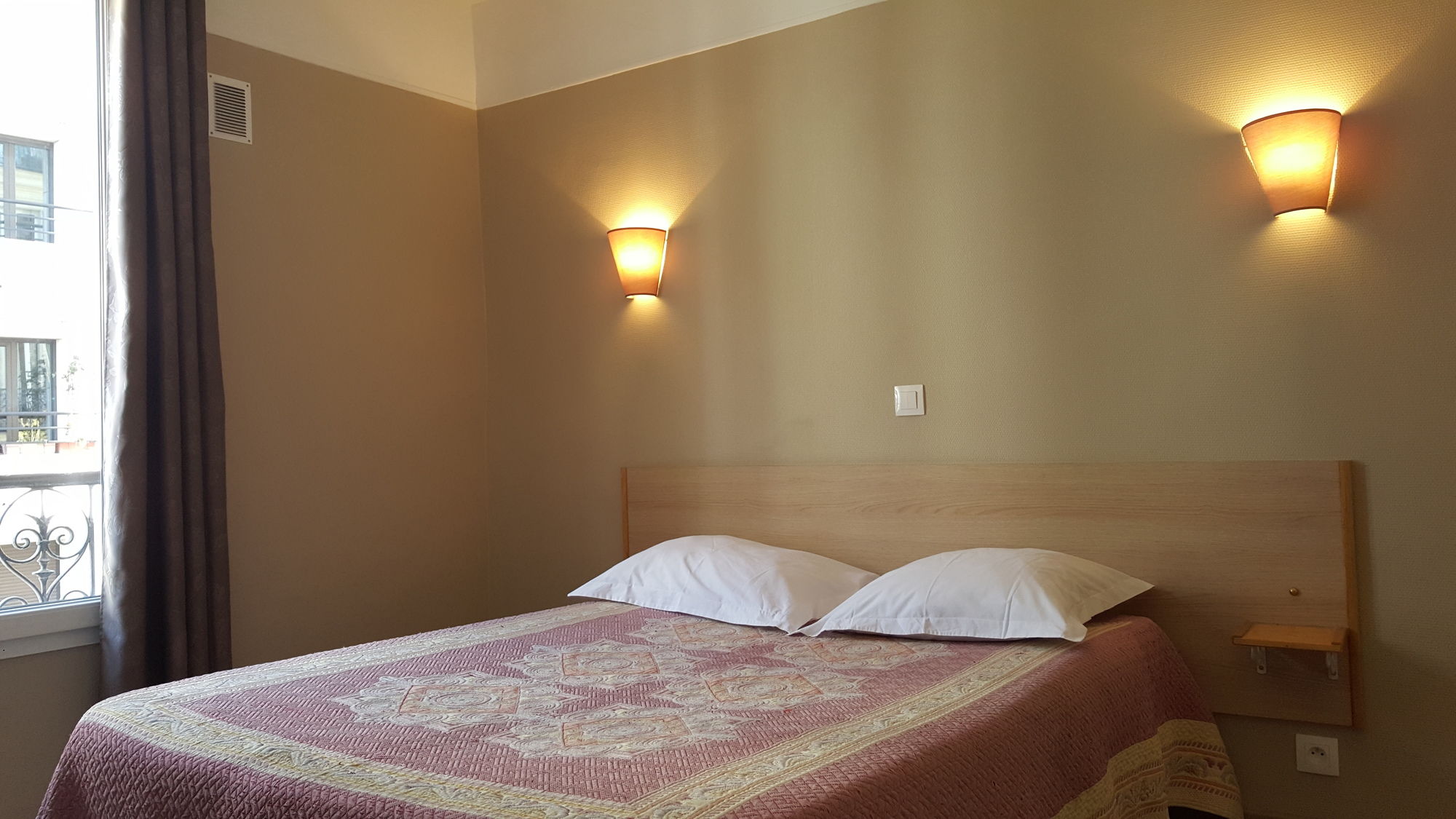 Фото Hotel Angleterre Montmartre