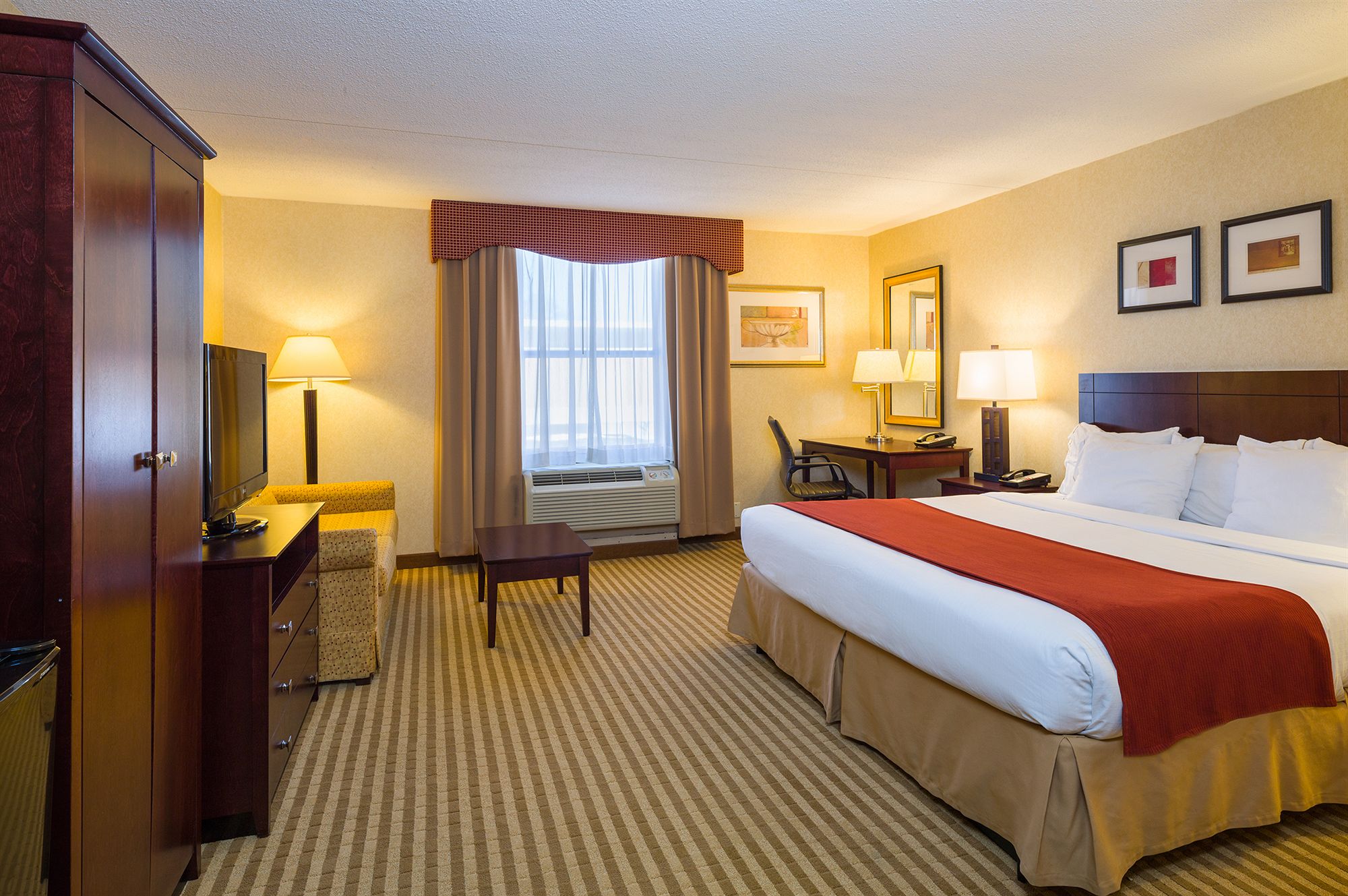 Фото Holiday Inn Express Washington DC East Andrews AFB by IHG