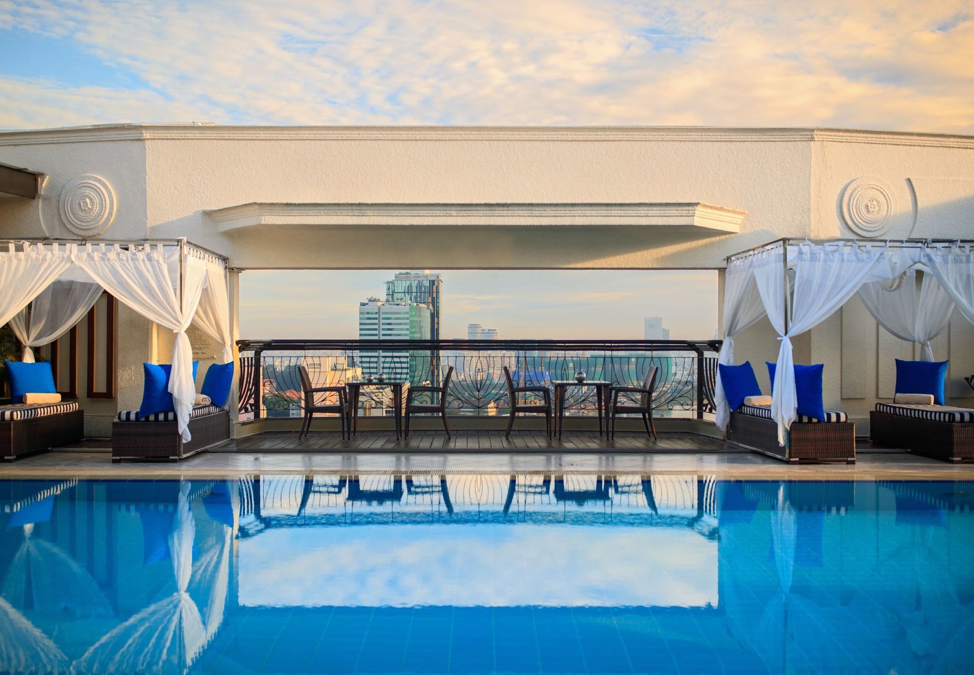 Фото Renaissance Riverside Hotel Saigon