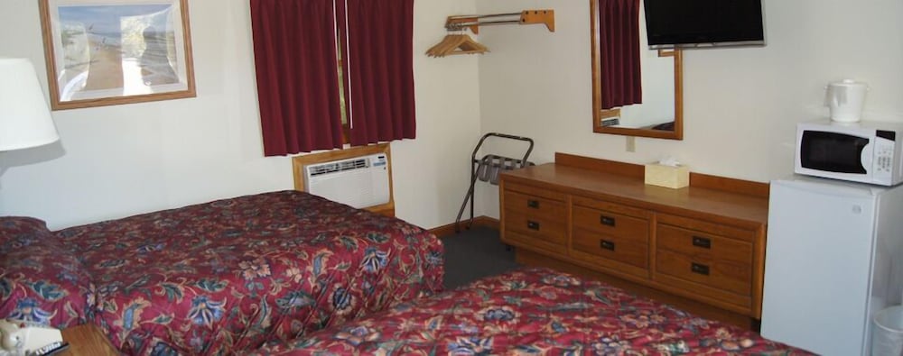 Фото Blue Spruce Motel & Townhouses