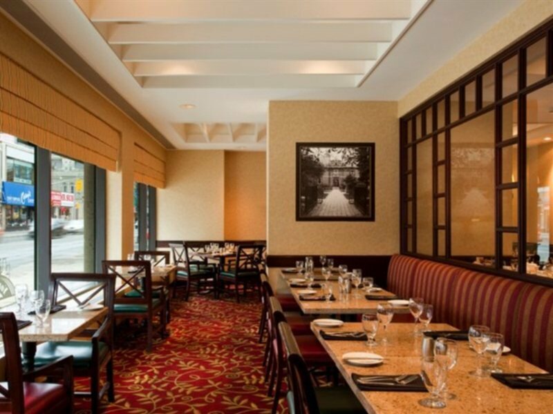 Фото Courtyard by Marriott Toronto Downtown