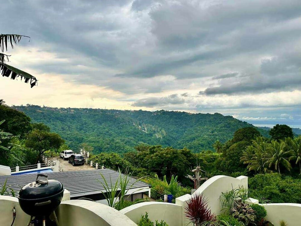 Фото Avana Hills Tagaytay