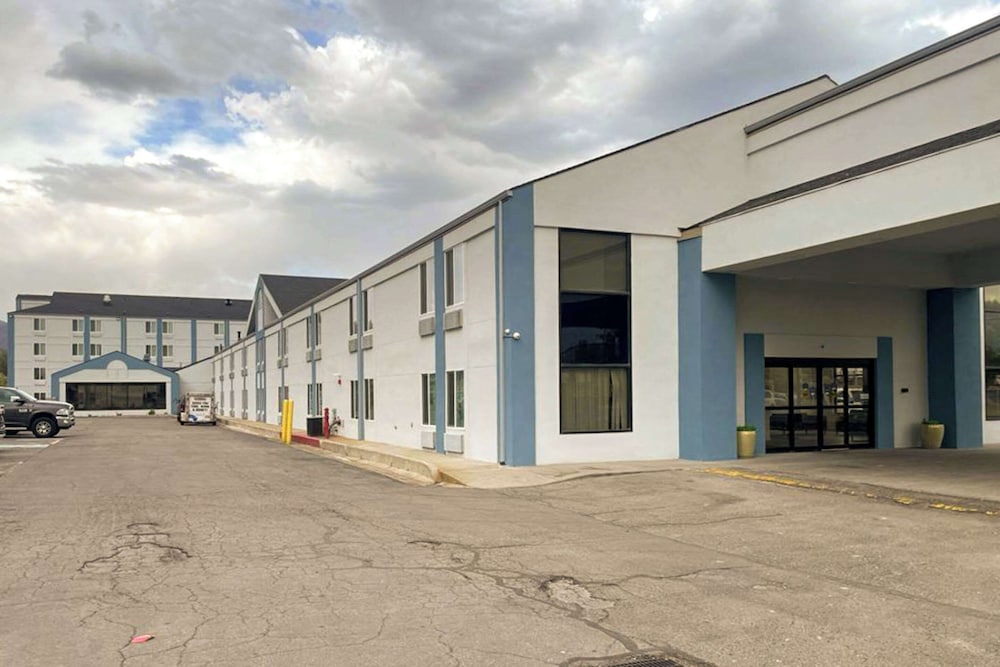 Фото Ramada by Wyndham Salt Lake City
