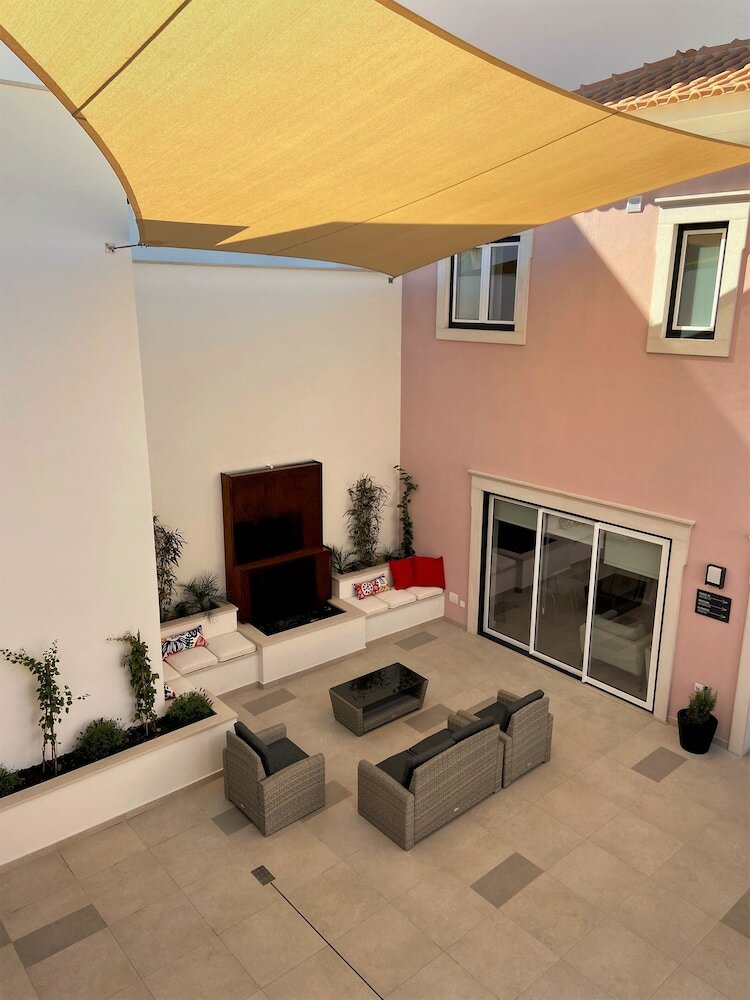 Фото Cardeal Suites & Apartments