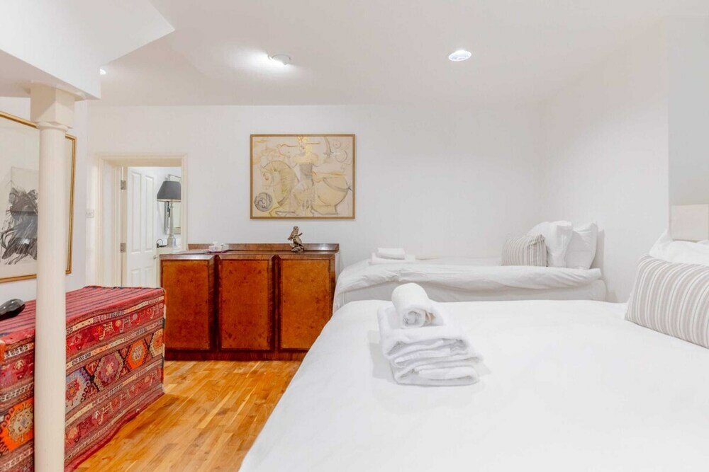 Фото Enchanting 1bd Flat With Garden, Knightsbridge!