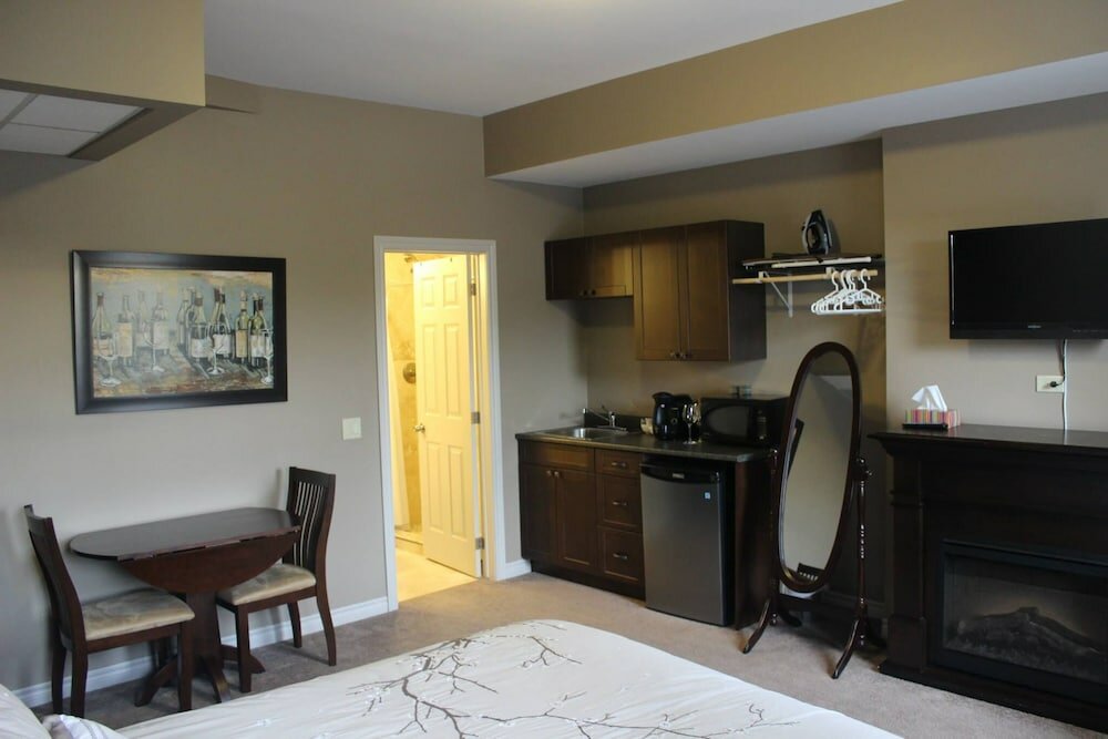 Фото The Avonlea Inn