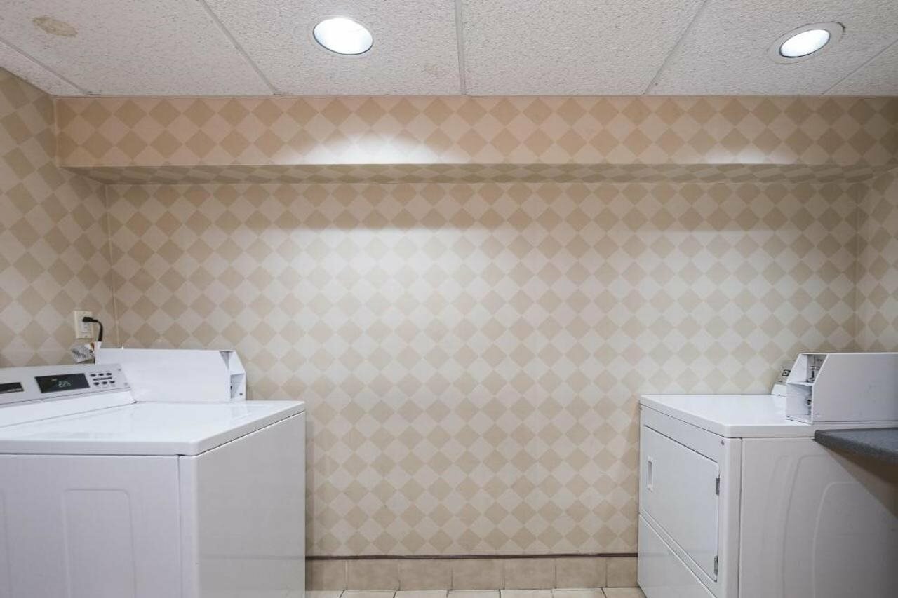 Фото Red Roof Inn Hartford - New Britain