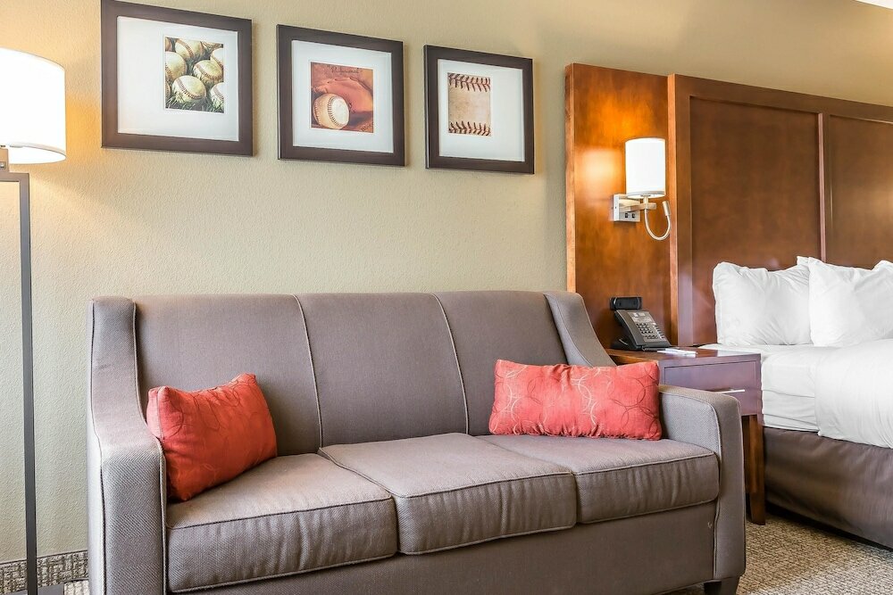 Фото Comfort Inn & Suites Aberdeen near Apg