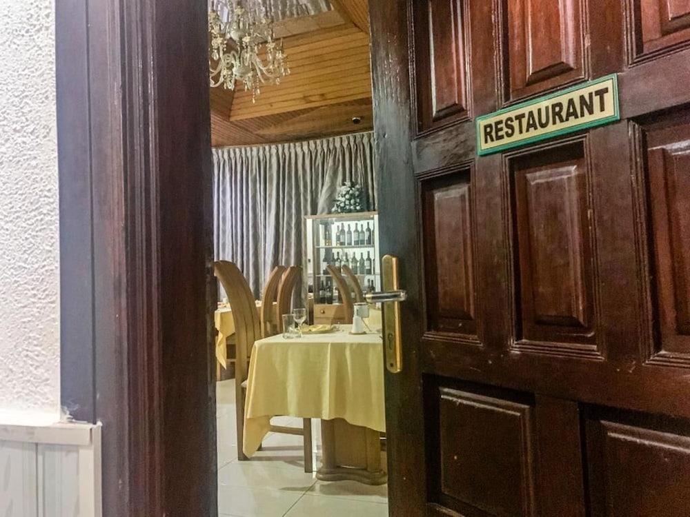 Фото Hill View Hotel West Airport