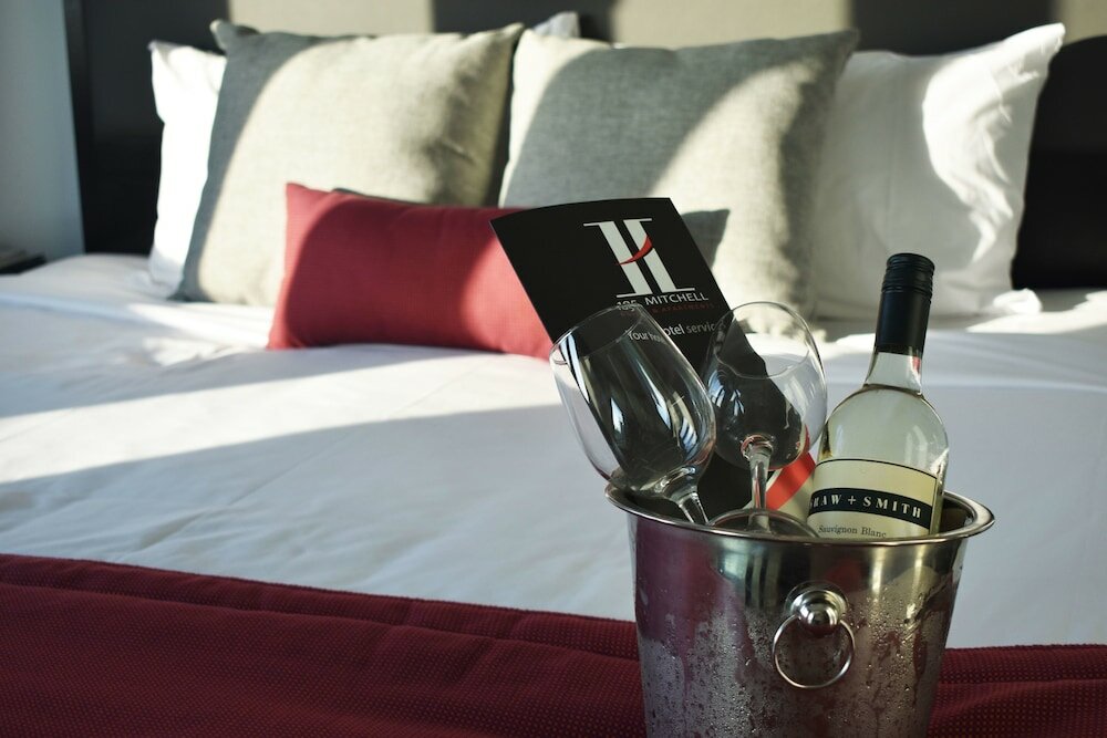 Фото H on Mitchell Apartment Hotel