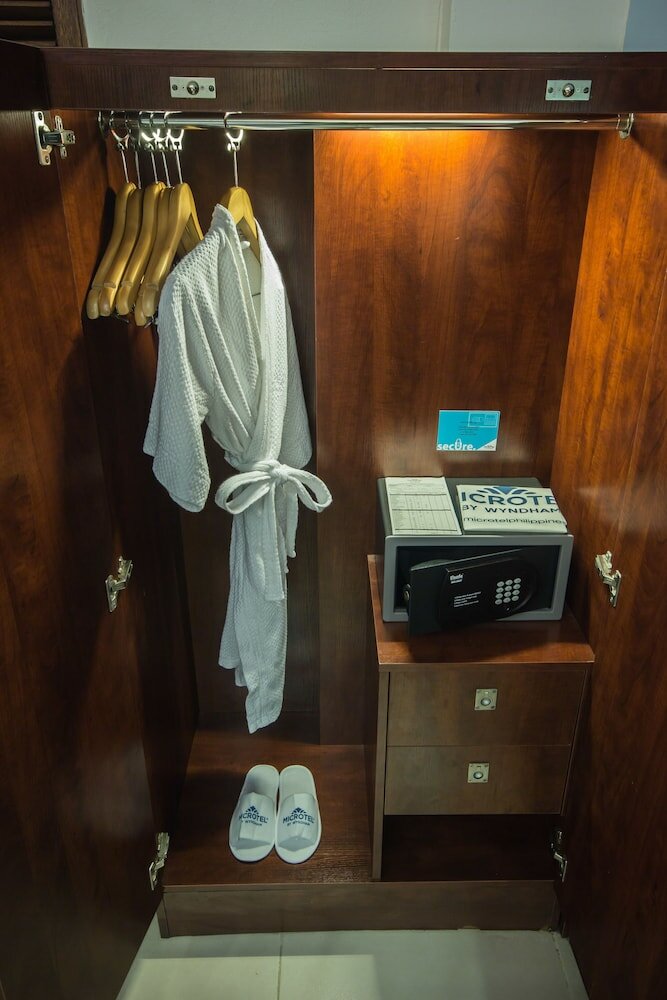 Фото Microtel by Wyndham Mall of Asia