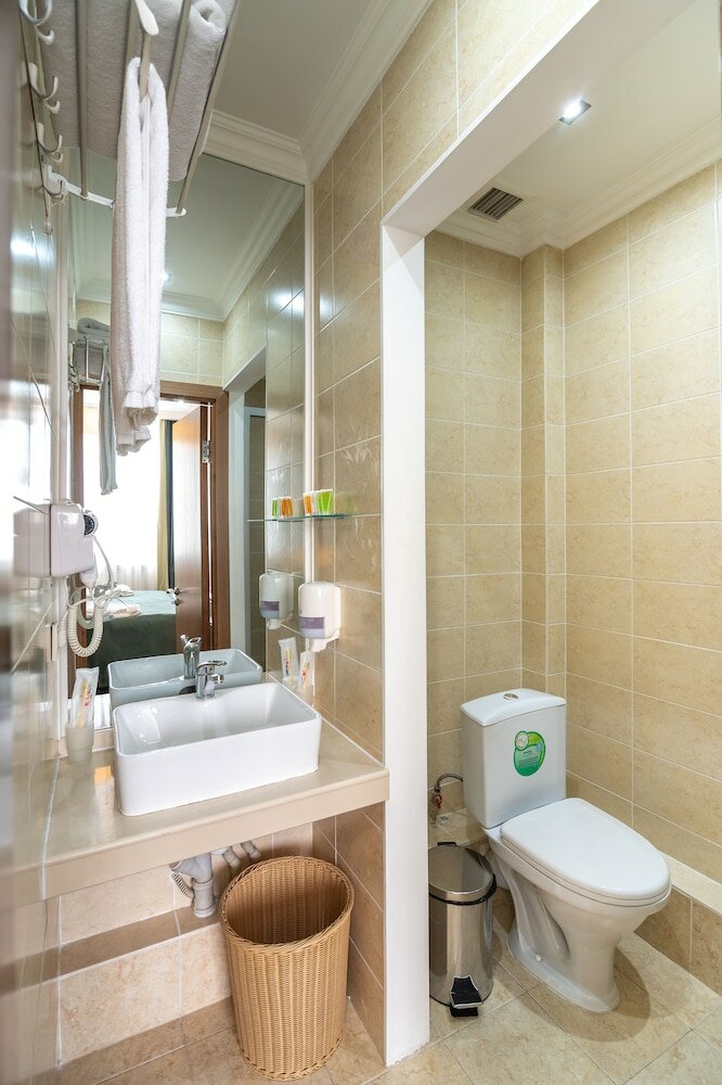 Фото Mildom Hotel