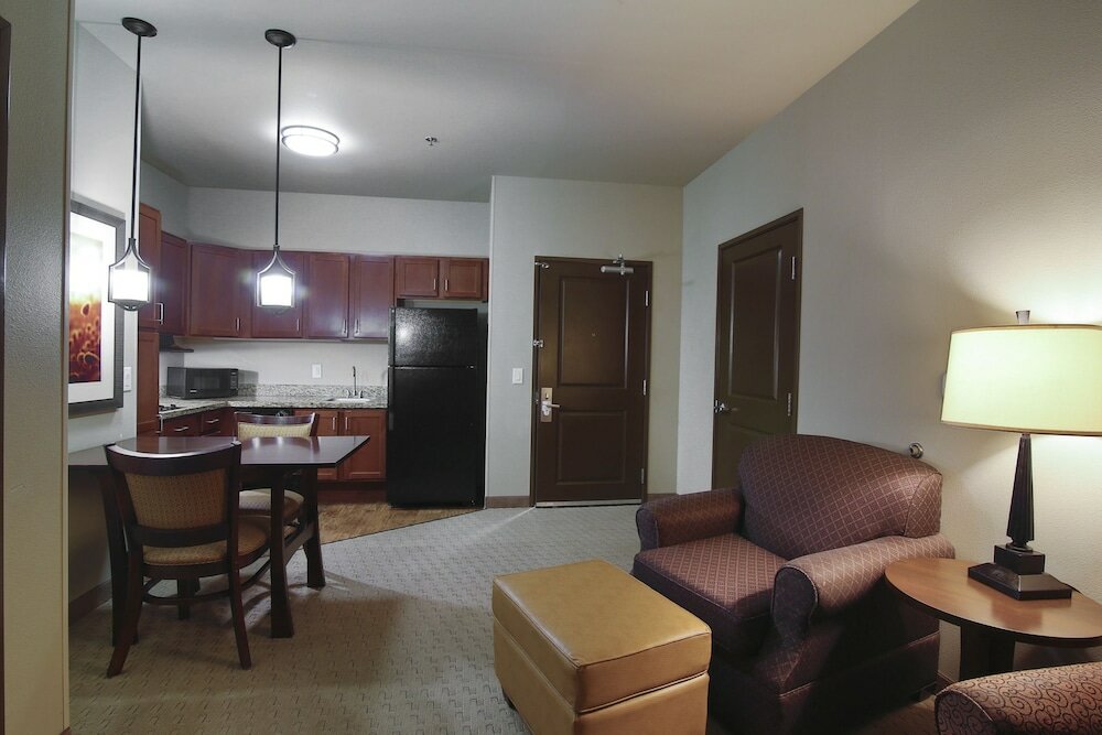 Фото Teddy's Residential Suites Watford City