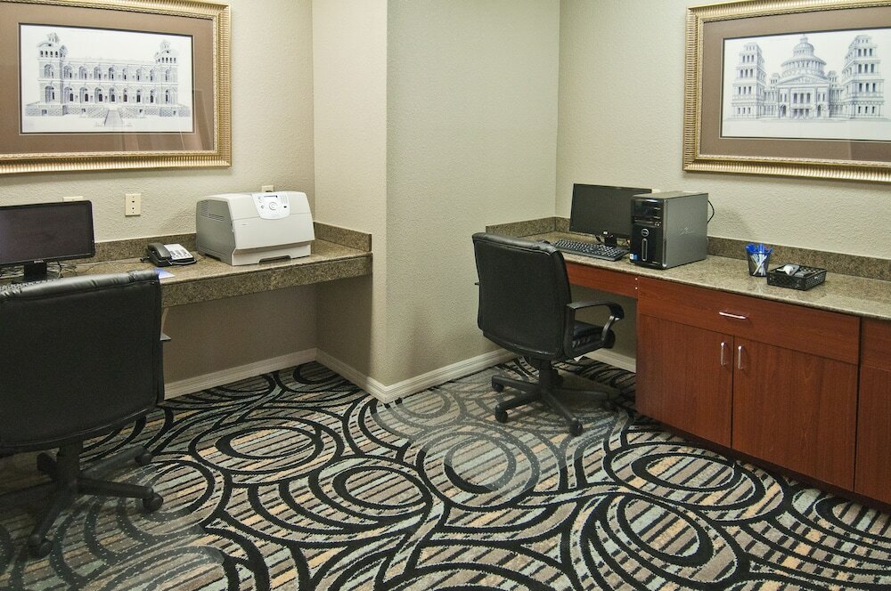 Фото Holiday Inn Express Hotel & Suites Lake Charles, an Ihg Hotel
