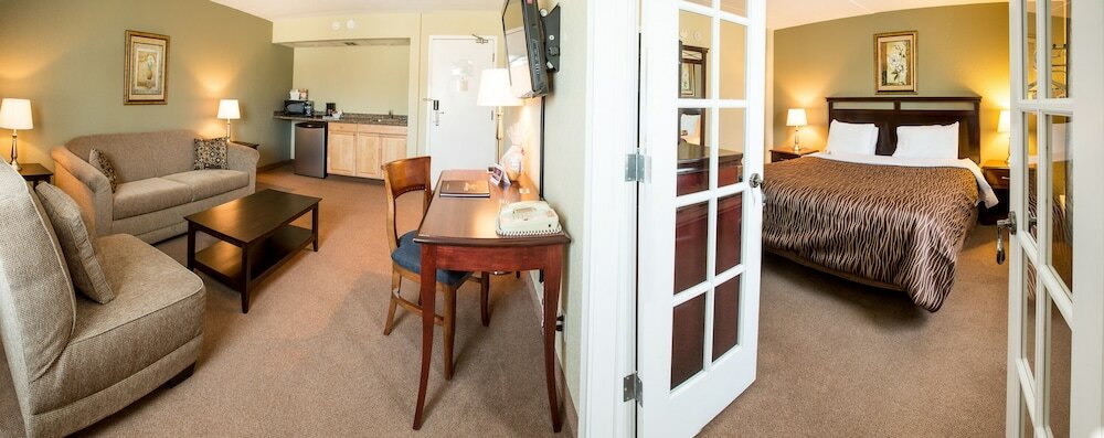 Фото Travelodge by Wyndham Regina