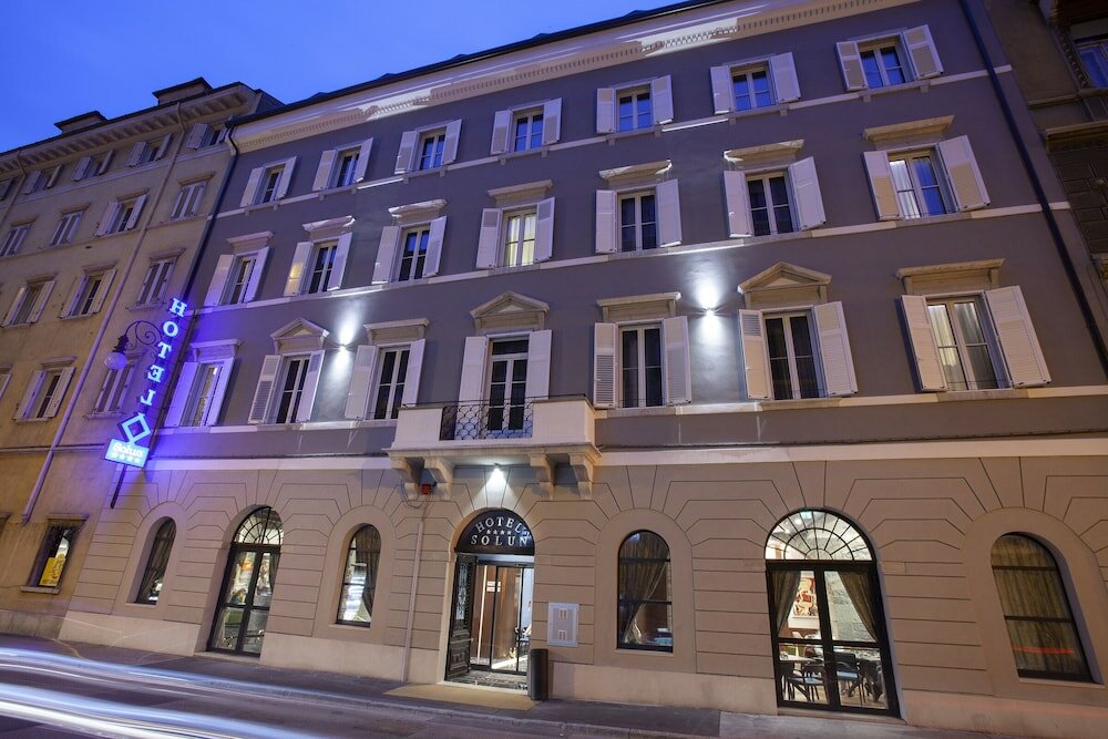 Фото отеля 1