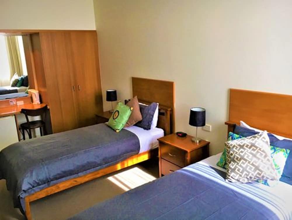 Фото Plough Hotel