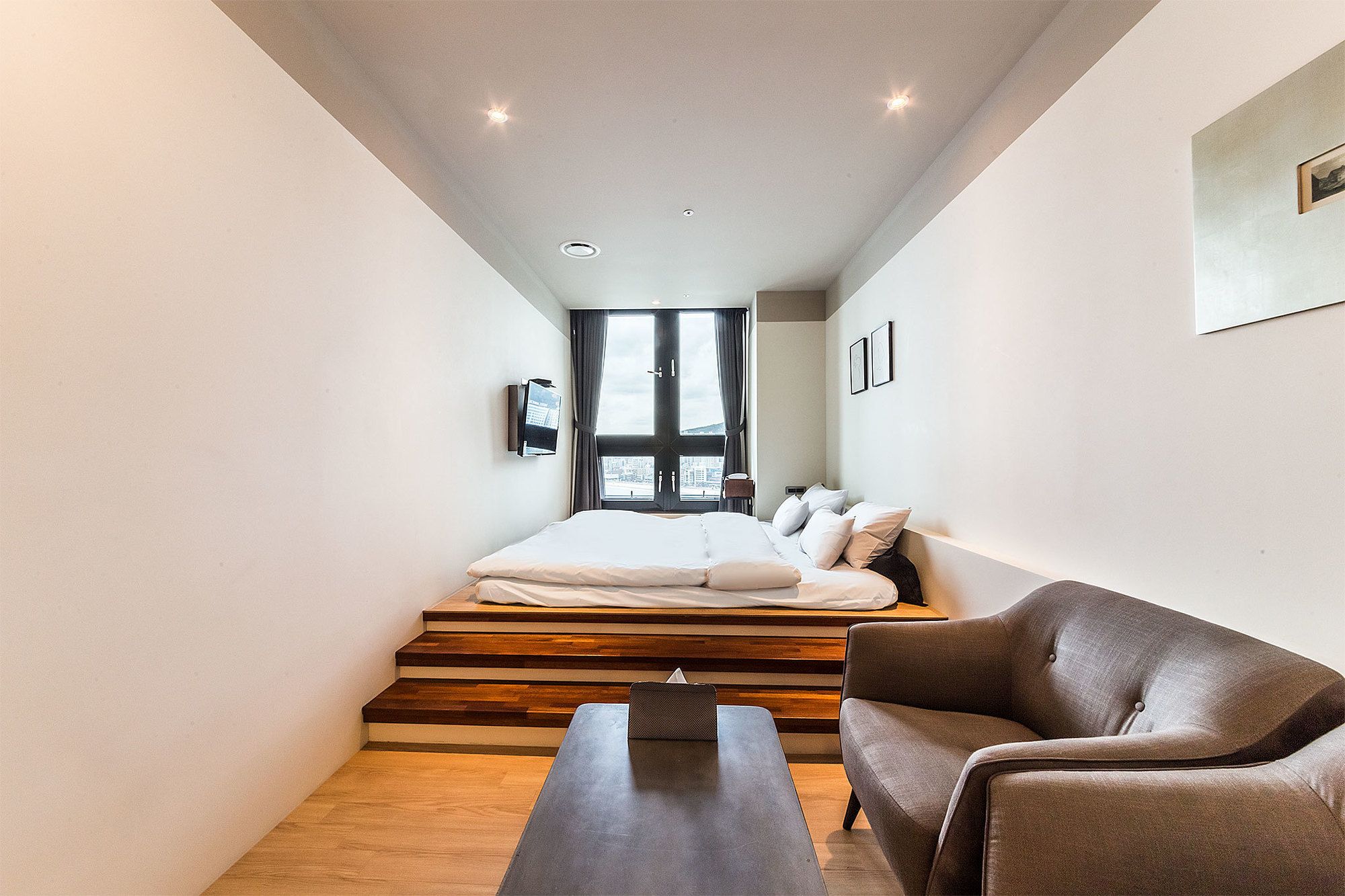 Фото H Avenue Hotel