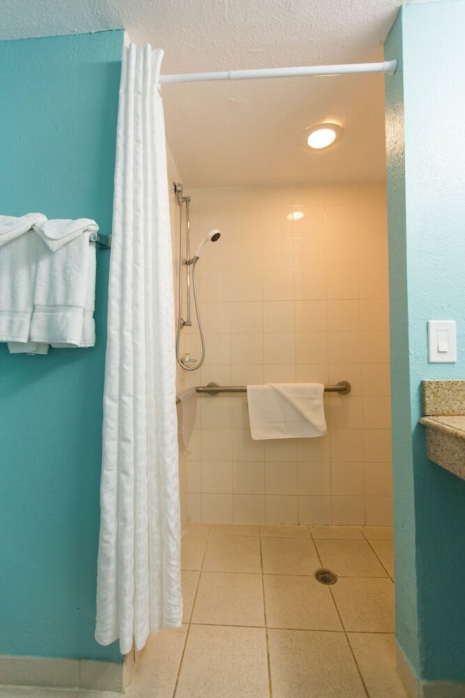 Фото Best Western Plus Oceanside Inn