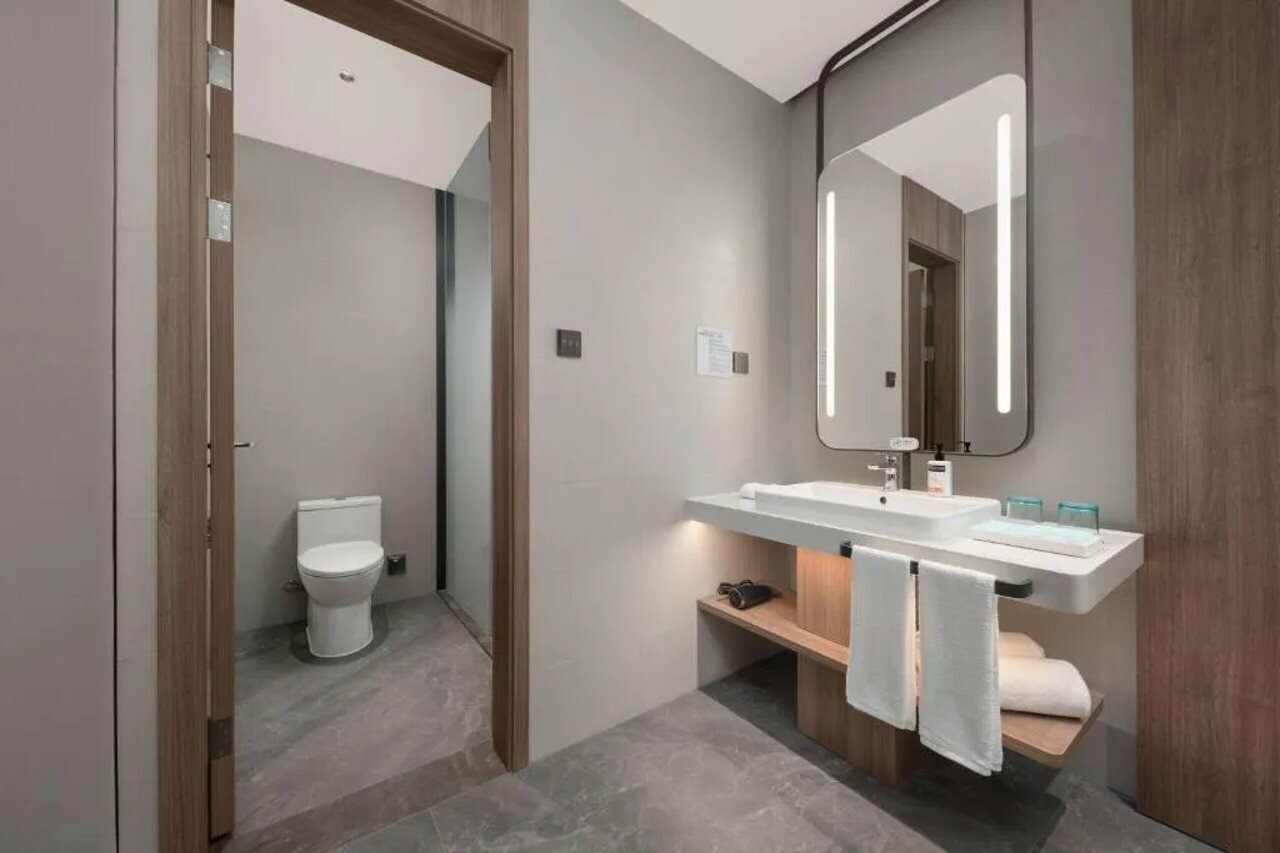 Фото Holiday Inn Express Shenzhen Futian Center