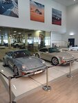 Porsche Centre Dubai & Northern Emirates (43/2, Sheikh Zayed Road, Dubai), exposición de coches