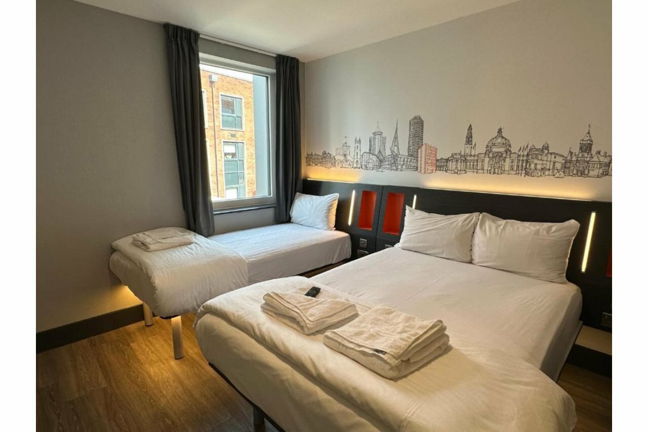 Фото EasyHotel Cardiff