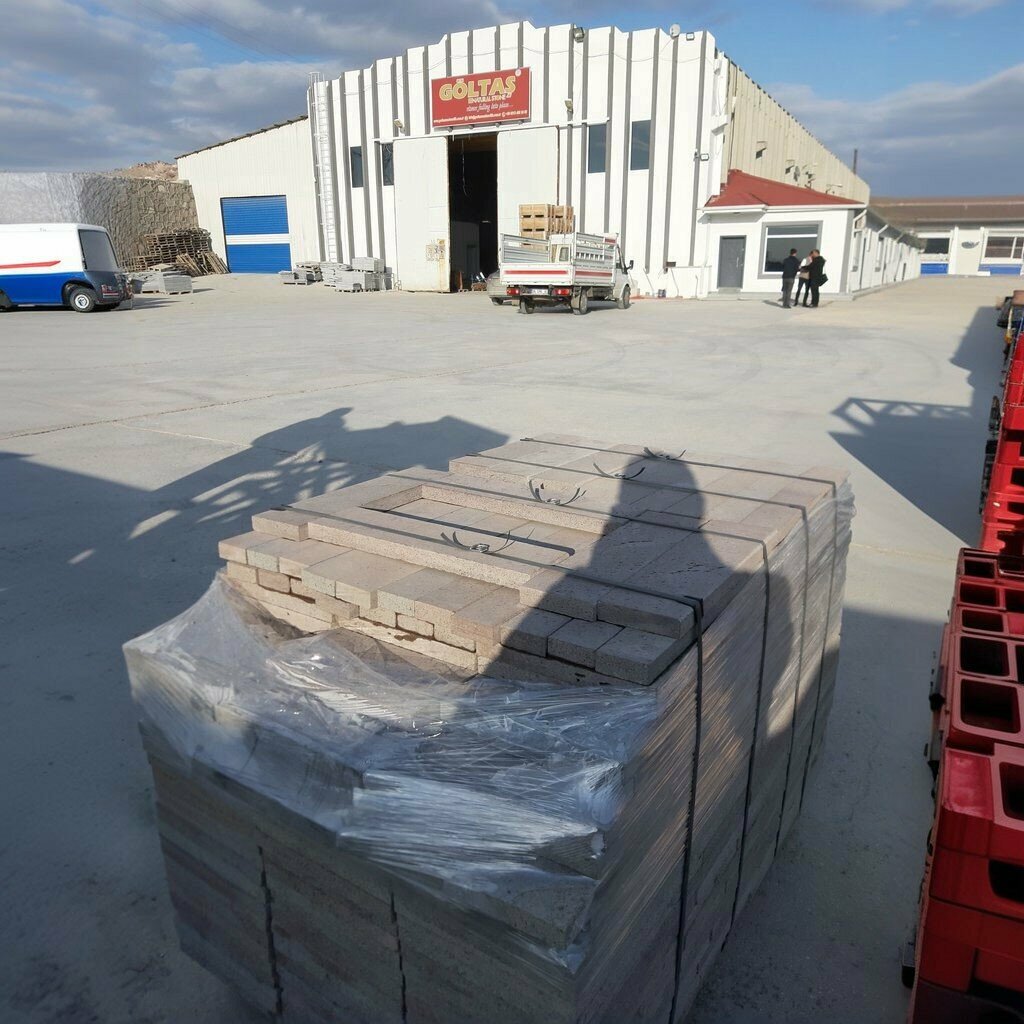 Natural resource extraction Göltas Granite, Ankara, photo