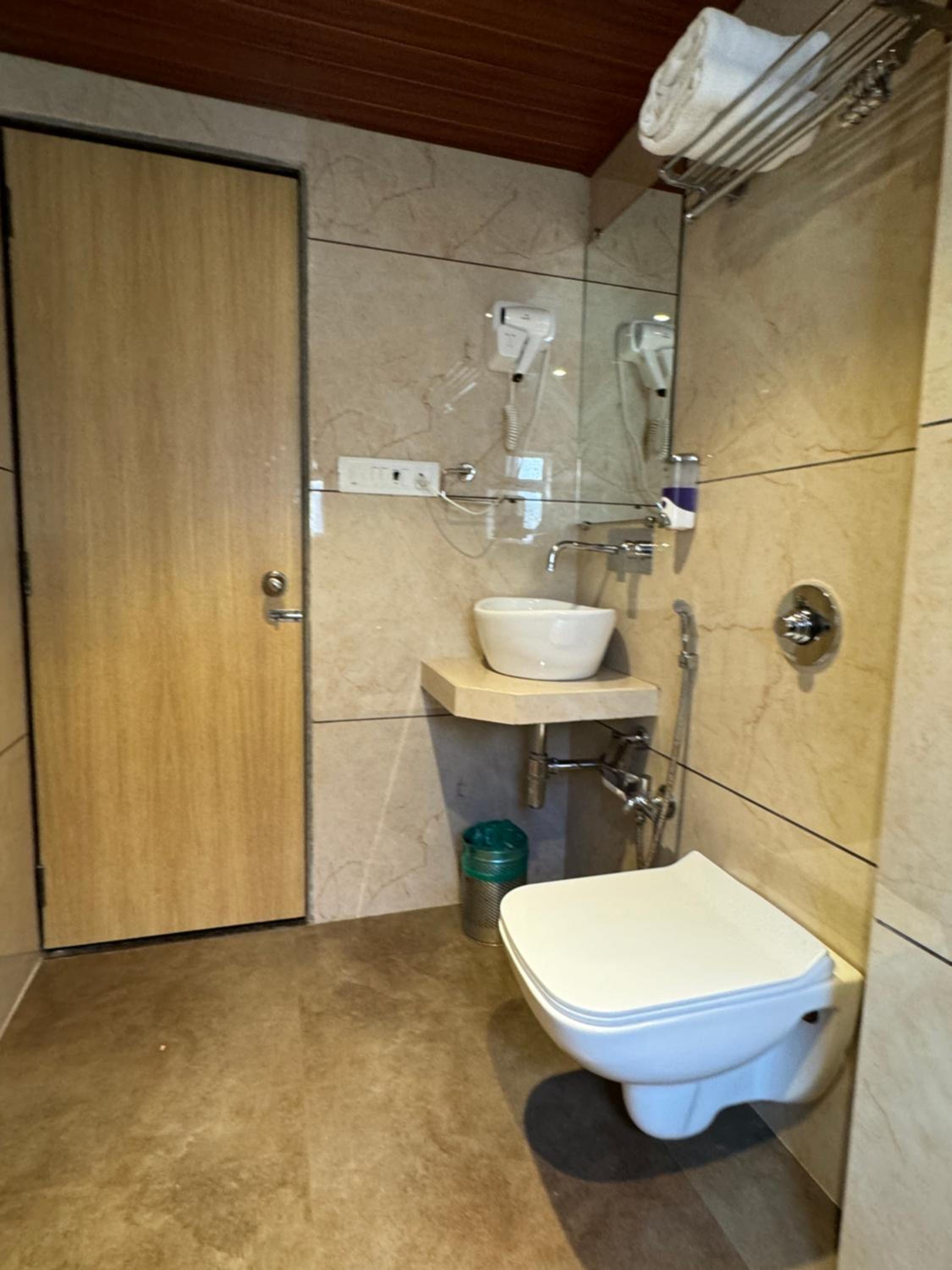 Фото Zuzu Galaxy Annex Hotel