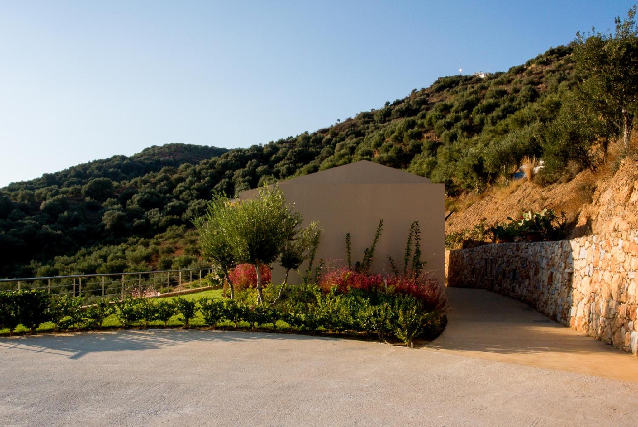 Фото Αksos Suites Accessible Accommodation