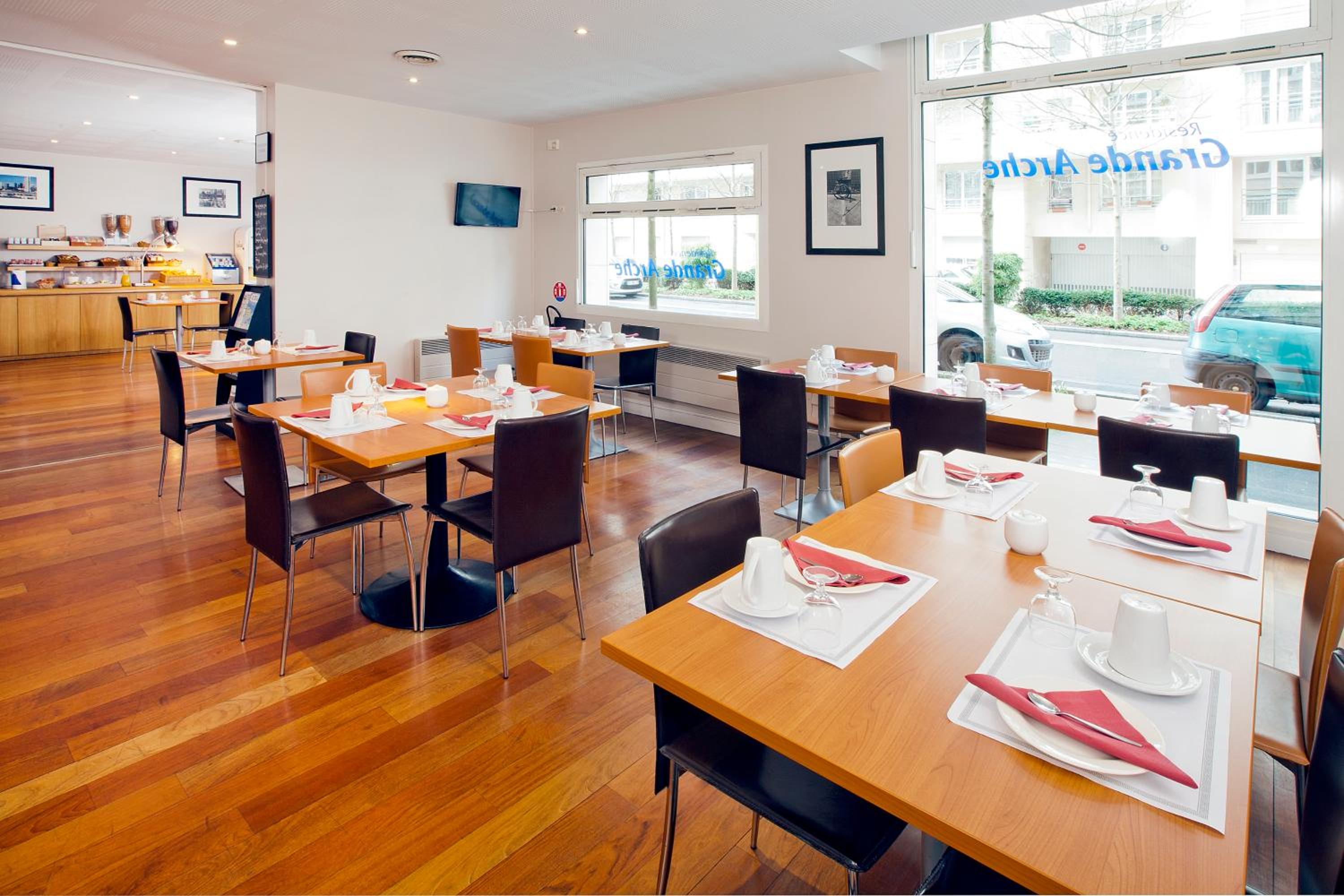 Фото Séjours & Affaires Courbevoie Grande Arche