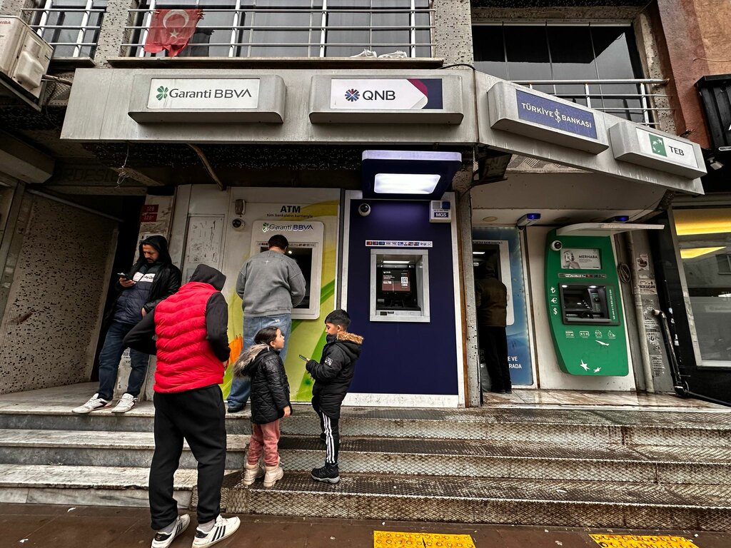 ATM Qnb Bank, Istanbul, photo