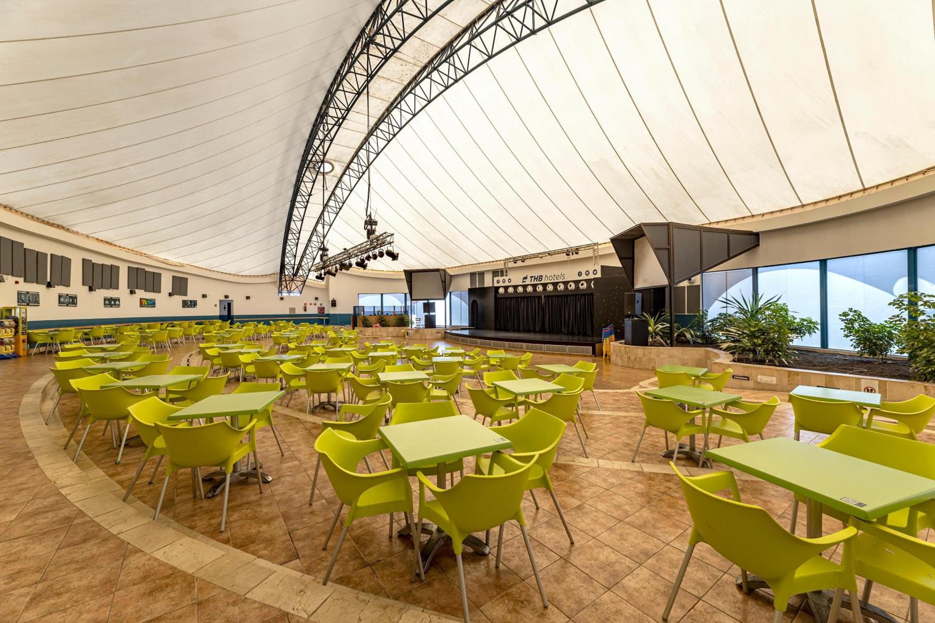 Фото Thb Tropical Island Aparthotel