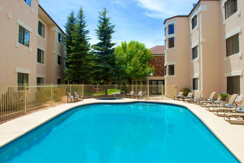 Гостиница Embassy Suites by Hilton Flagstaff во Флагстаффе