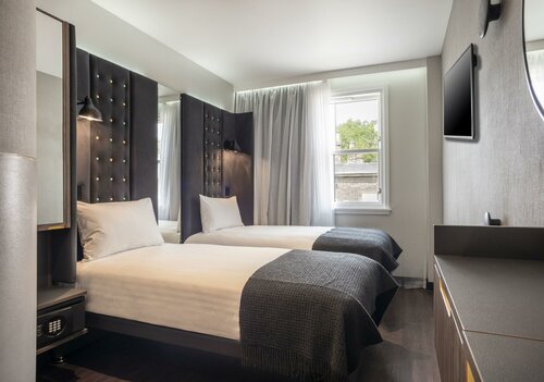 Гостиница Point A Kensington Olympia в Лондоне