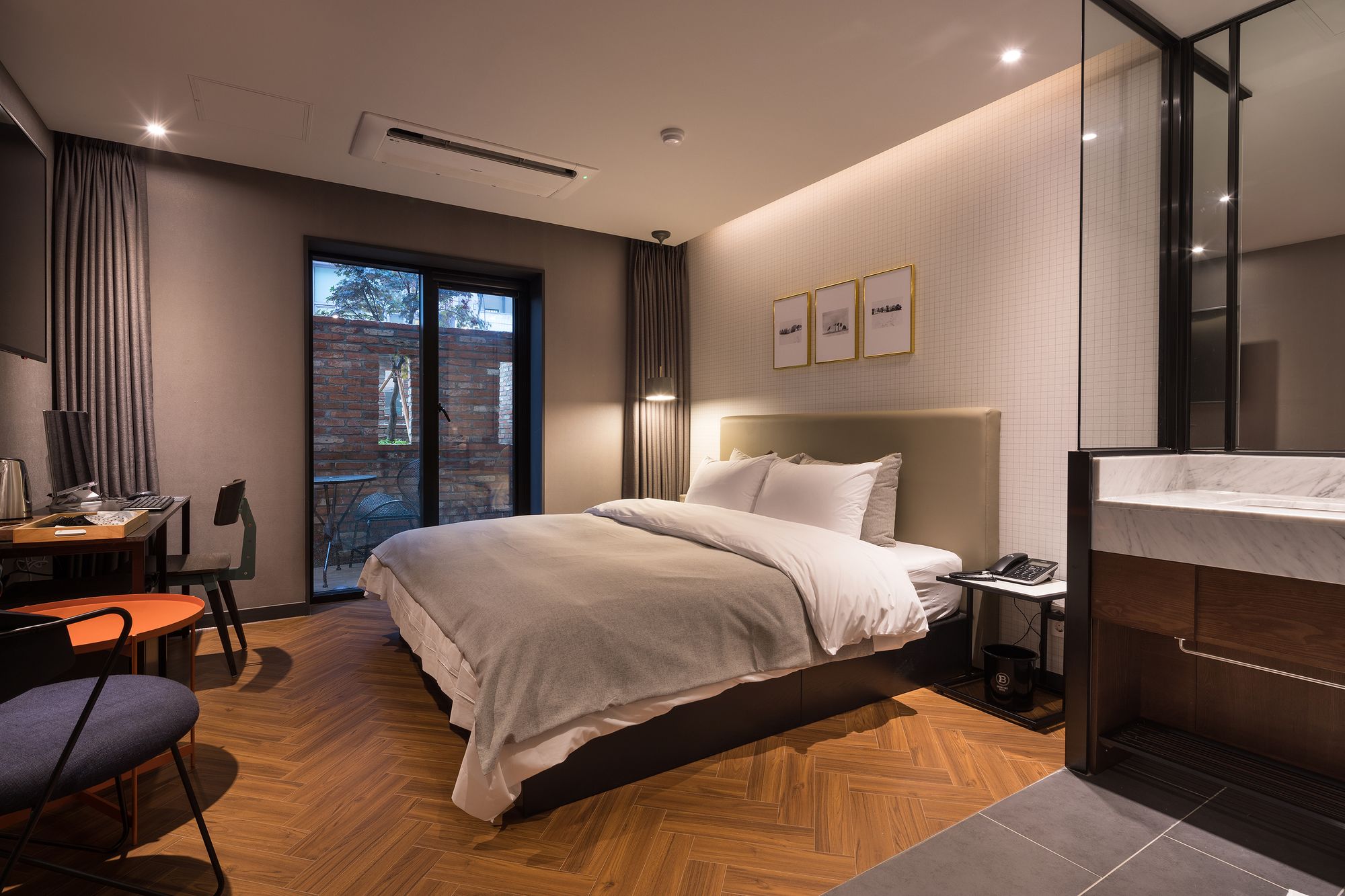 Фото Brown-Dot Seomyeon 1