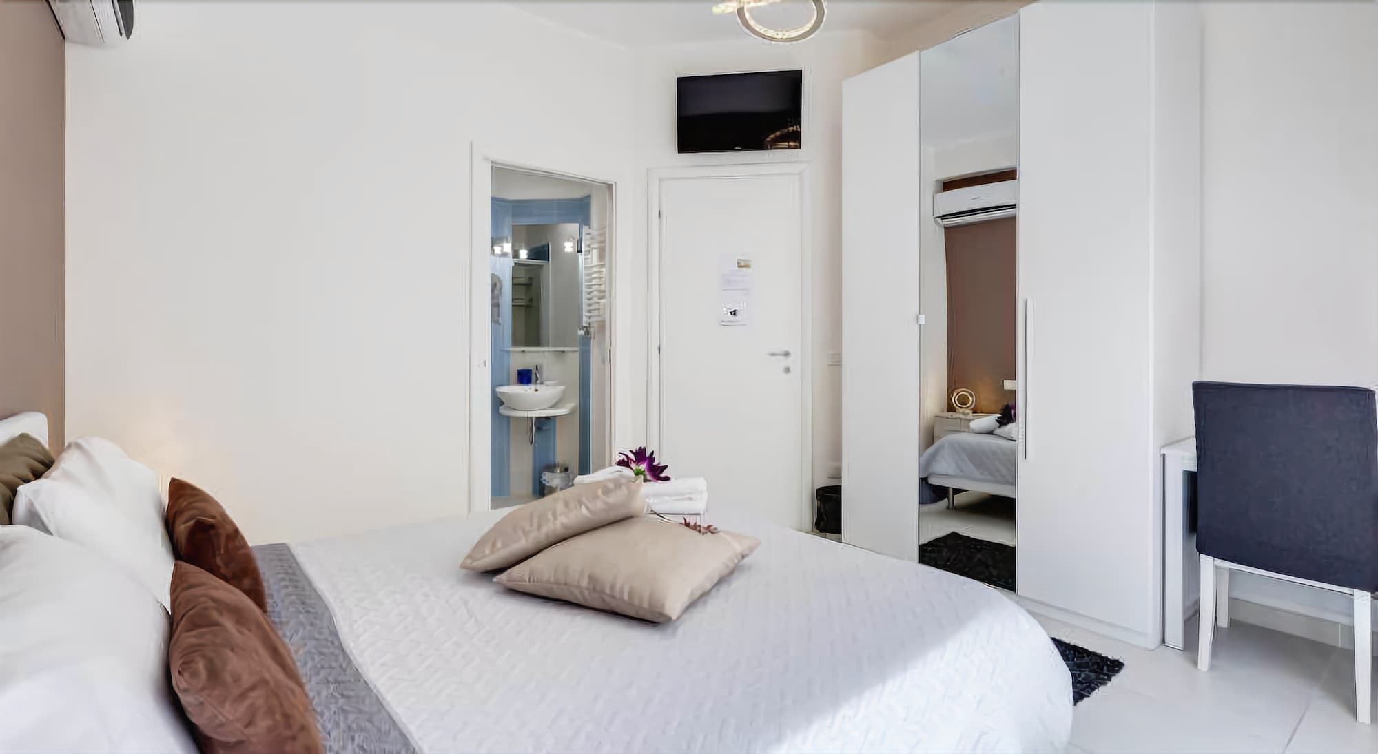 Фото Guest House Mr Brown